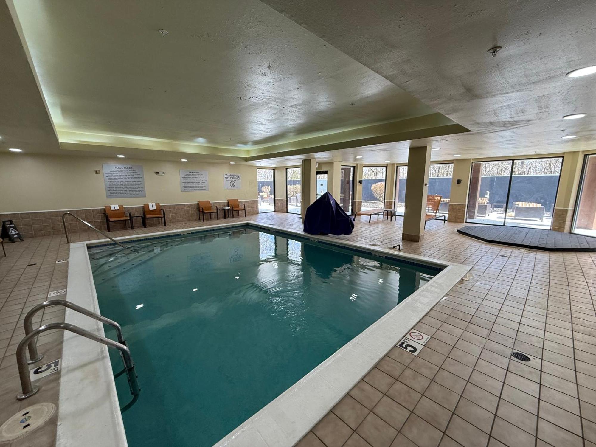 Country Inn & Suites By Radisson, Columbus-Edinburgh מראה חיצוני תמונה