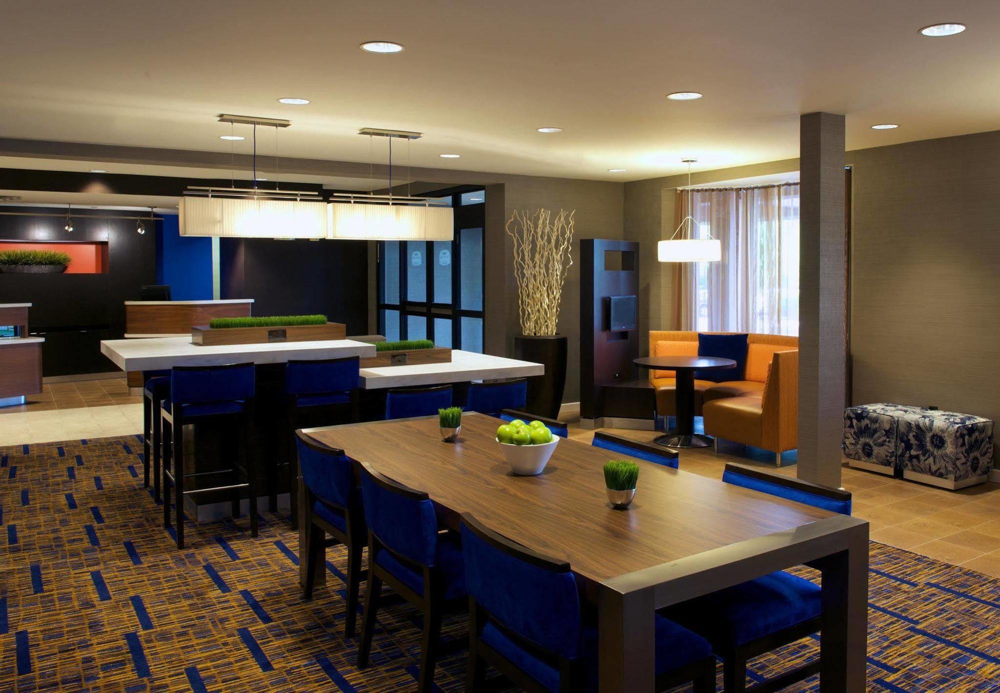 Country Inn & Suites By Radisson, Columbus-Edinburgh מראה חיצוני תמונה