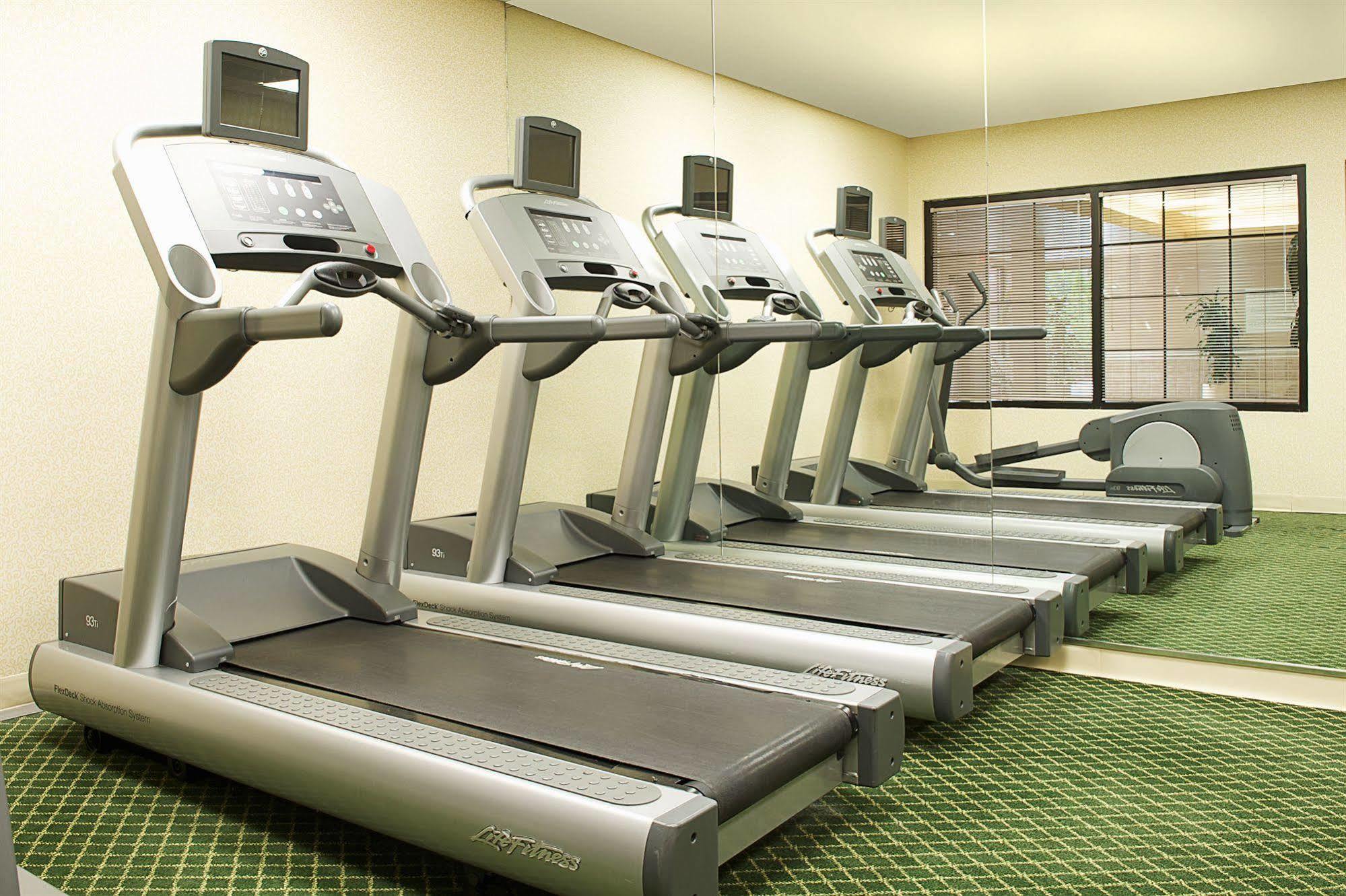 Country Inn & Suites By Radisson, Columbus-Edinburgh מראה חיצוני תמונה