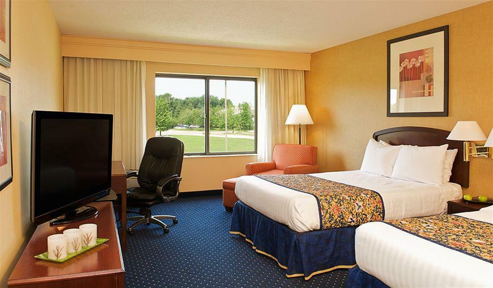 Country Inn & Suites By Radisson, Columbus-Edinburgh מראה חיצוני תמונה